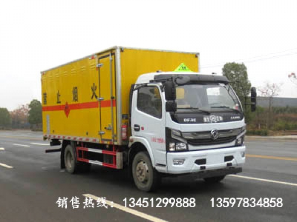 東風(fēng)多利卡易燃?xì)怏w廂式運(yùn)輸車(國(guó)六)